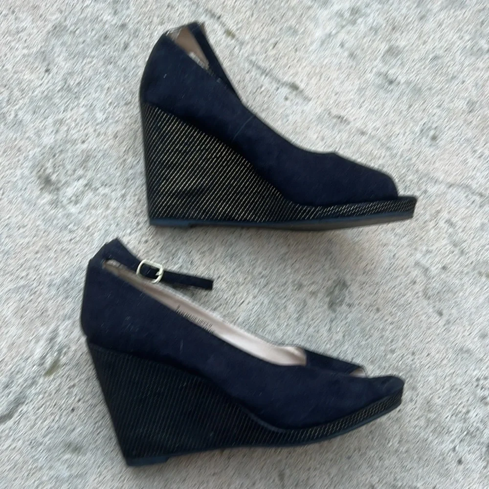 Torrid Women's Black Faux Suede Gold Stud Ankle Strap Peep Toe Wedge Heel Size 9